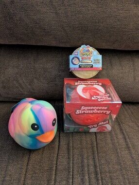 Squeeezee Strawberry, Duck Squishies & Mystery Dumpling Glitter Edition